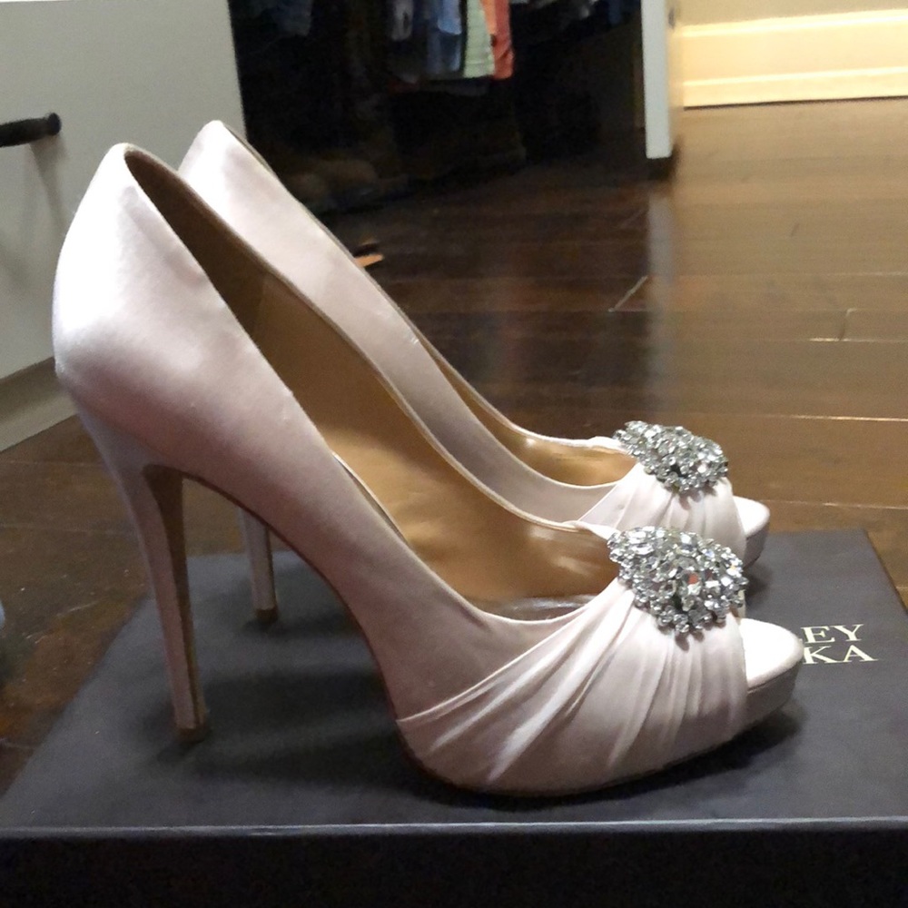 Like New! Badgley Mischka. Worn 1x at my wedding.